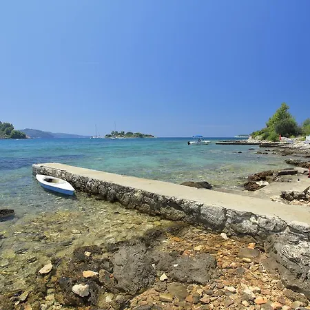 Apartment Namoru Vela Luka